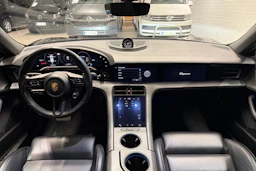 Musta Porsche Taycan 2022 kuva 8.