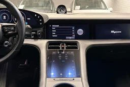 Musta Porsche Taycan 2022 kuva 9.
