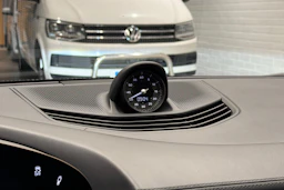 Musta Porsche Taycan 2022 kuva 11.