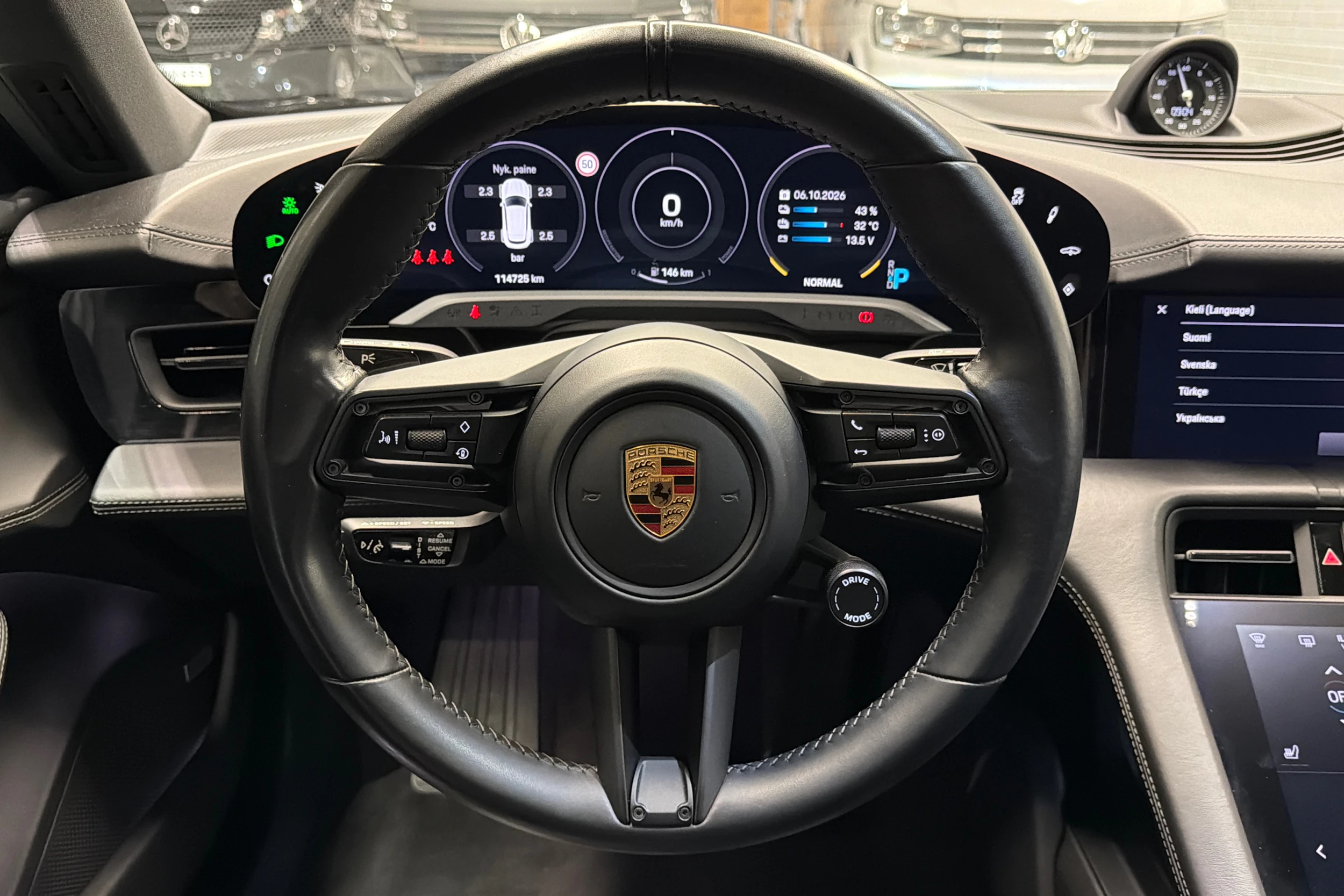 Musta Porsche Taycan 2022 kuva 12.