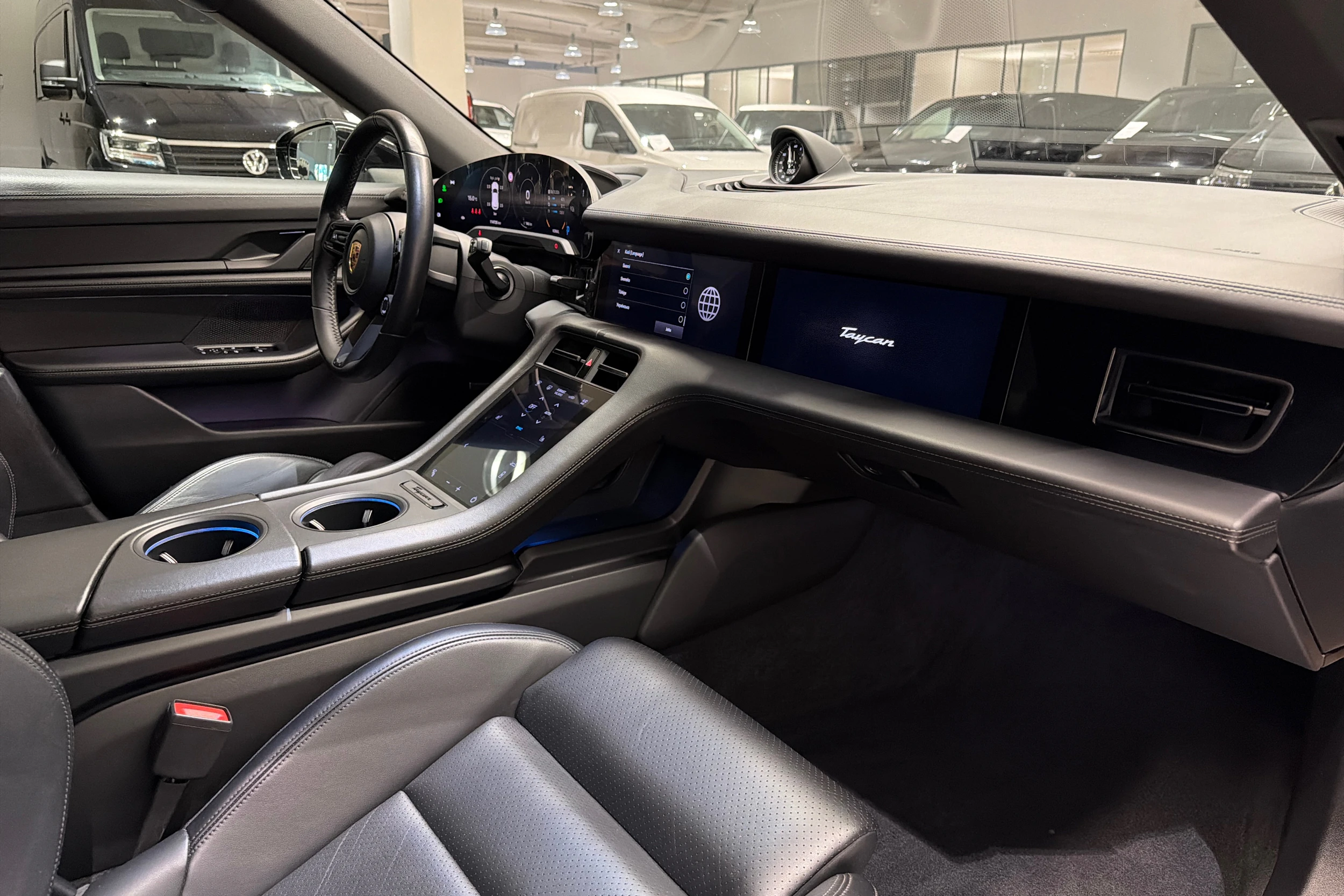 Musta Porsche Taycan 2022 kuva 19.
