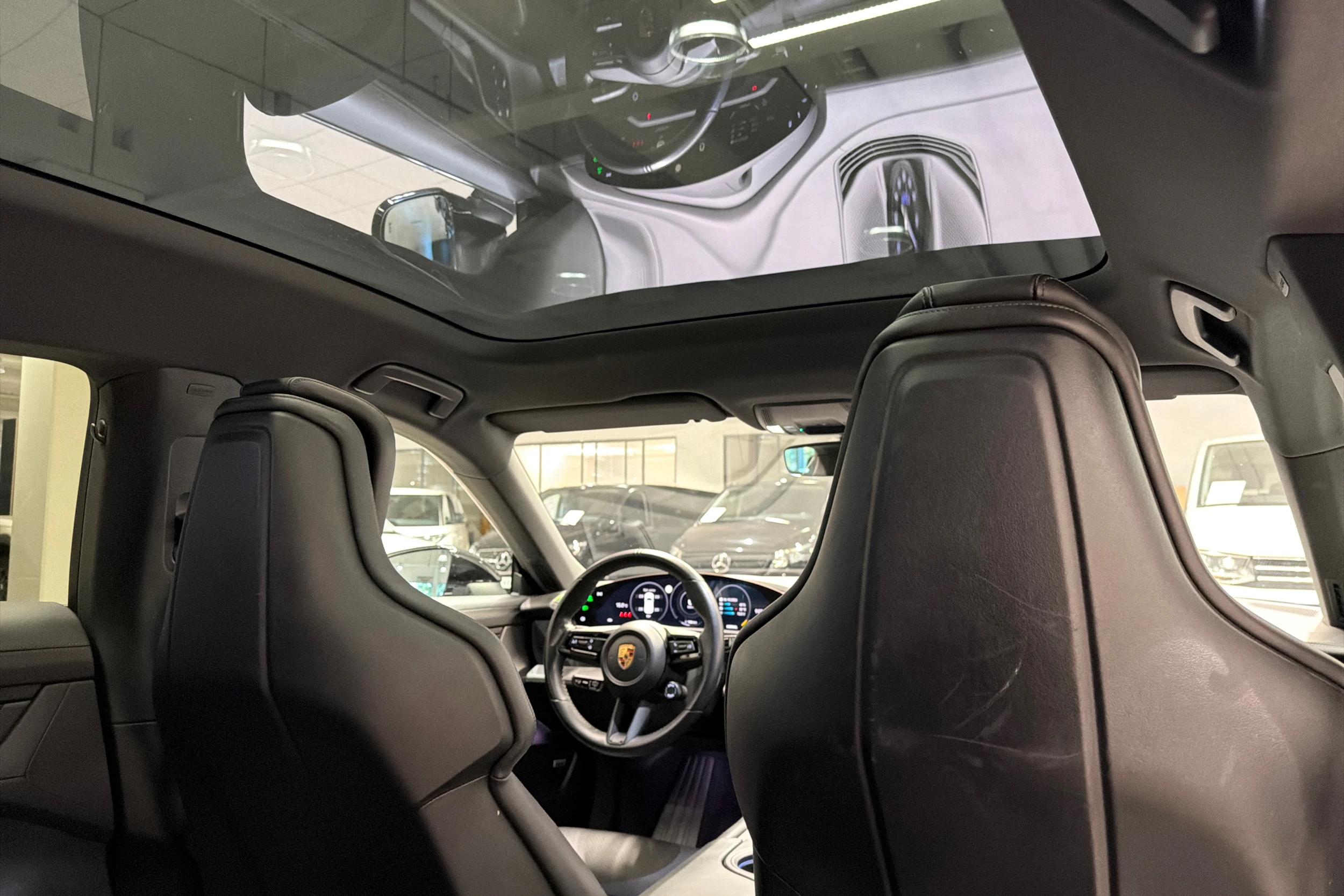 Musta Porsche Taycan 2022 kuva 20.