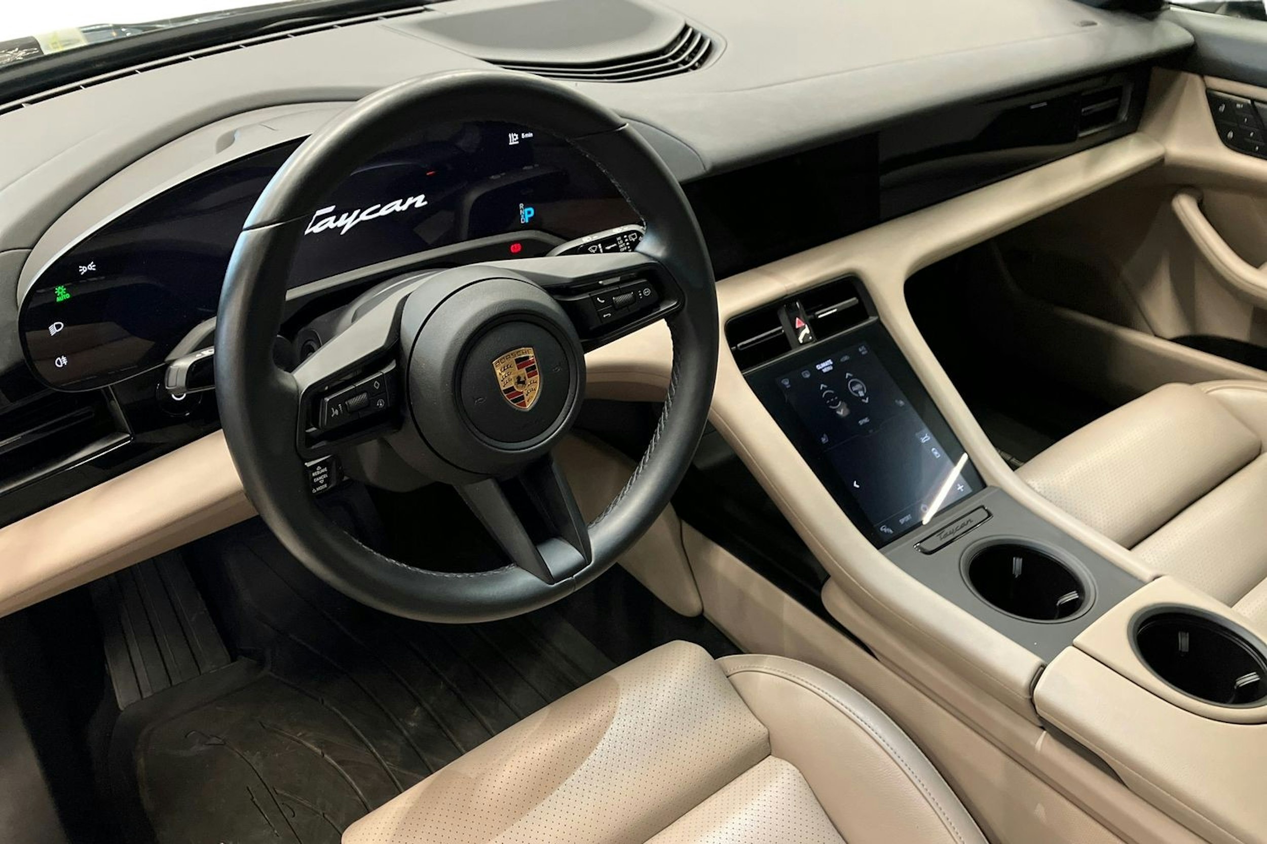 musta Porsche Taycan 2022 kuva 6.