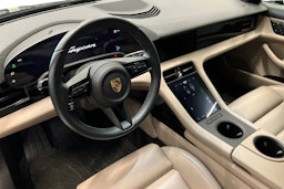 musta Porsche Taycan 2022 kuva 6.