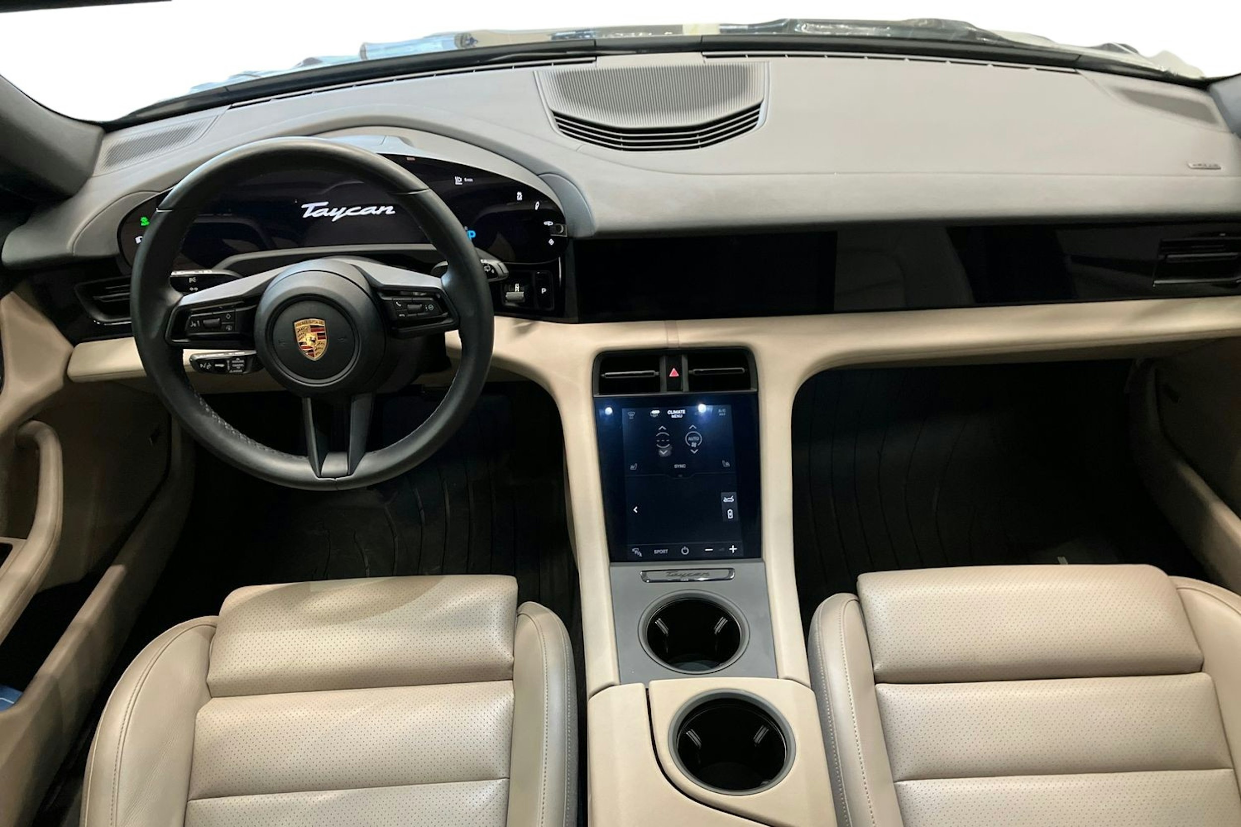 musta Porsche Taycan 2022 kuva 7.