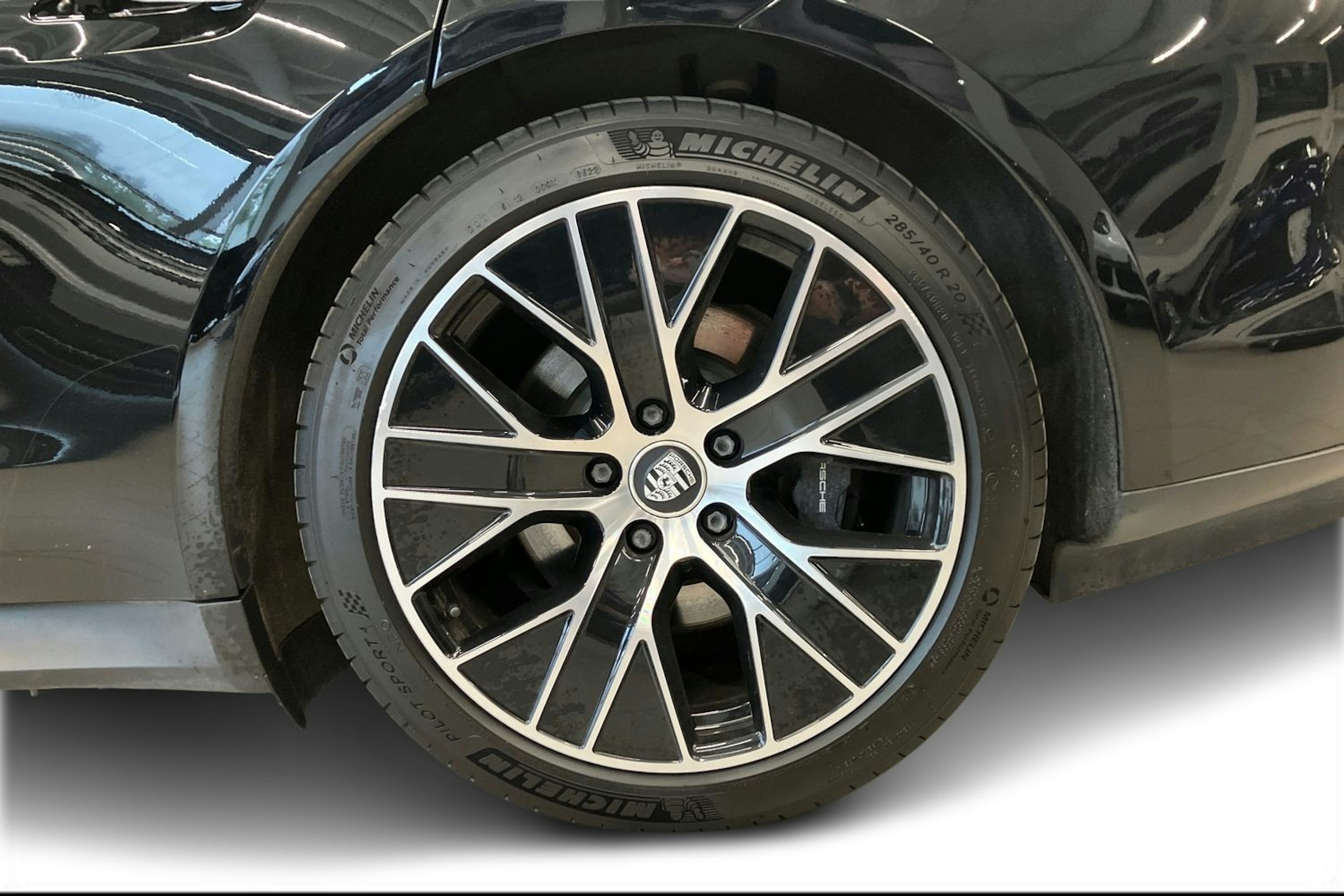musta Porsche Taycan 2022 kuva 9.