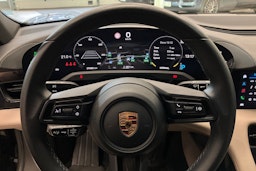 musta Porsche Taycan 2022 kuva 12.