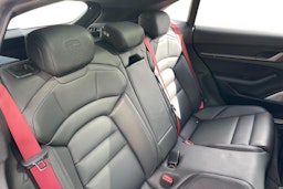 harmaa Porsche Taycan 2022 kuva 8.