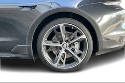 harmaa Porsche Taycan 2022 kuva 9.