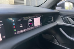 harmaa Porsche Taycan 2022 kuva 10.