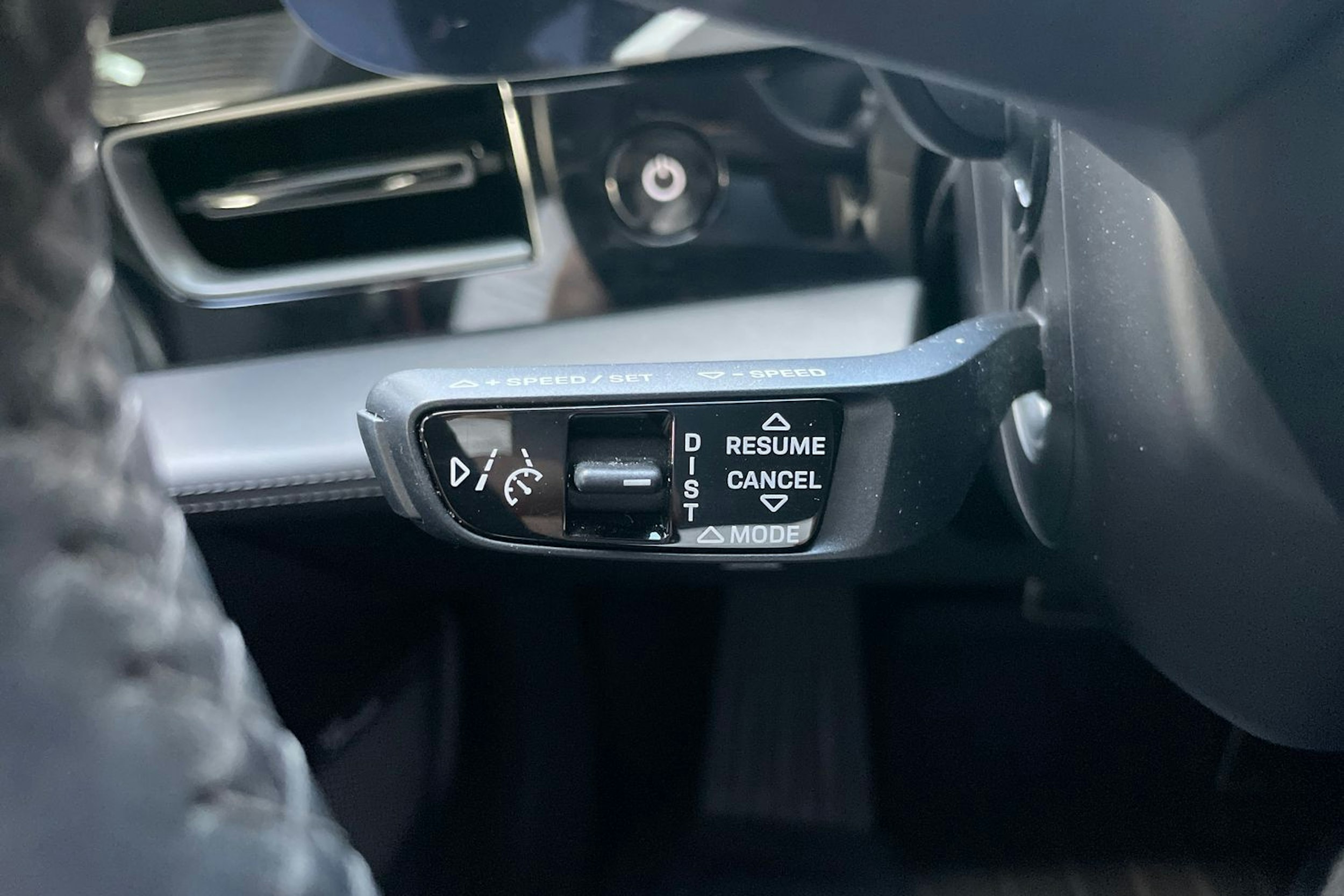 harmaa Porsche Taycan 2022 kuva 13.