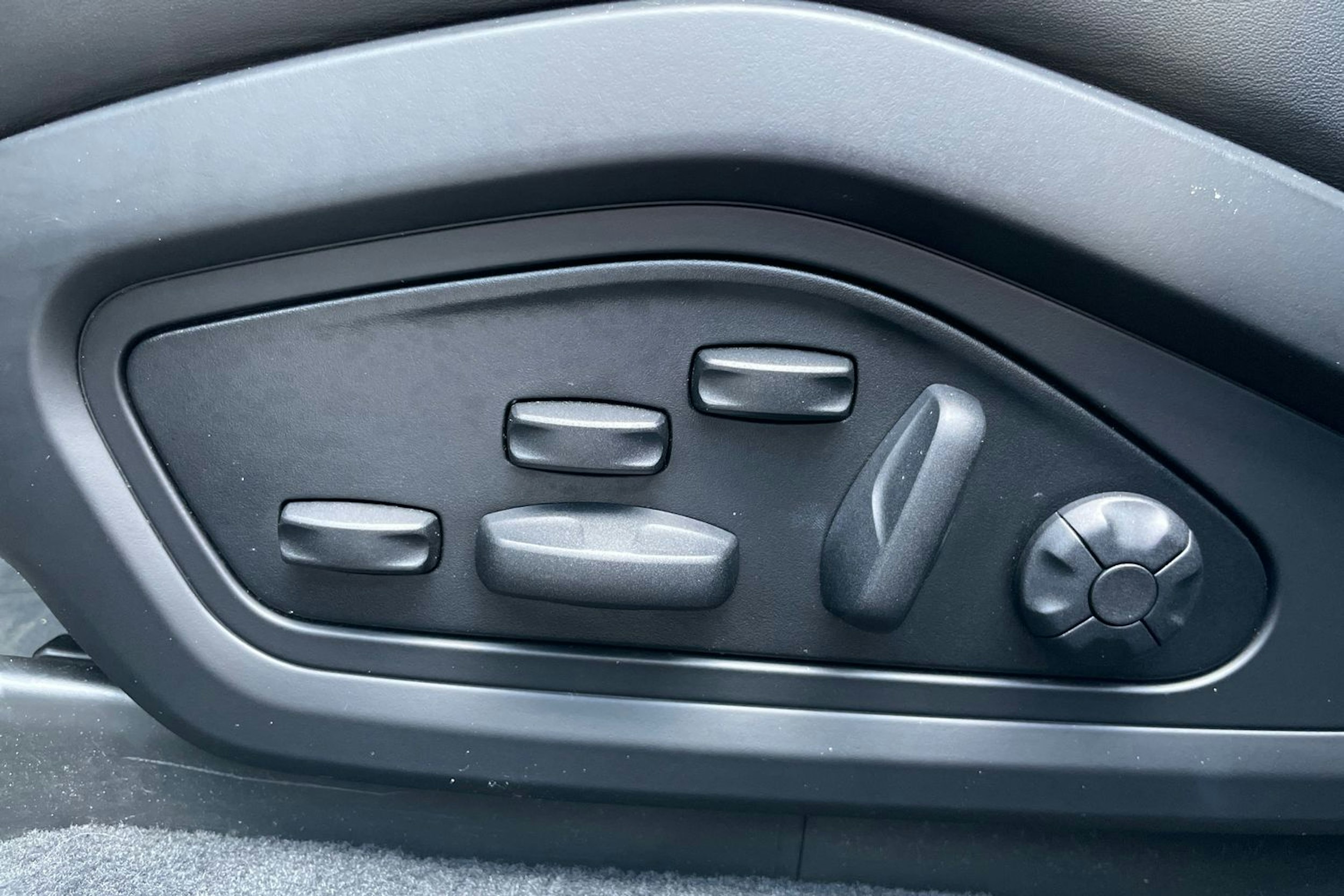 harmaa Porsche Taycan 2022 kuva 15.