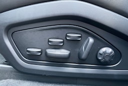 harmaa Porsche Taycan 2022 kuva 15.