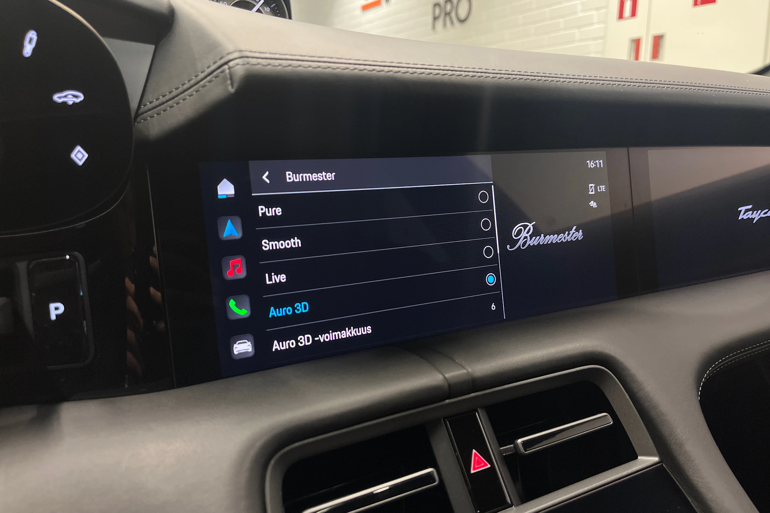 Harmaa Porsche Taycan 2022 kuva 29.