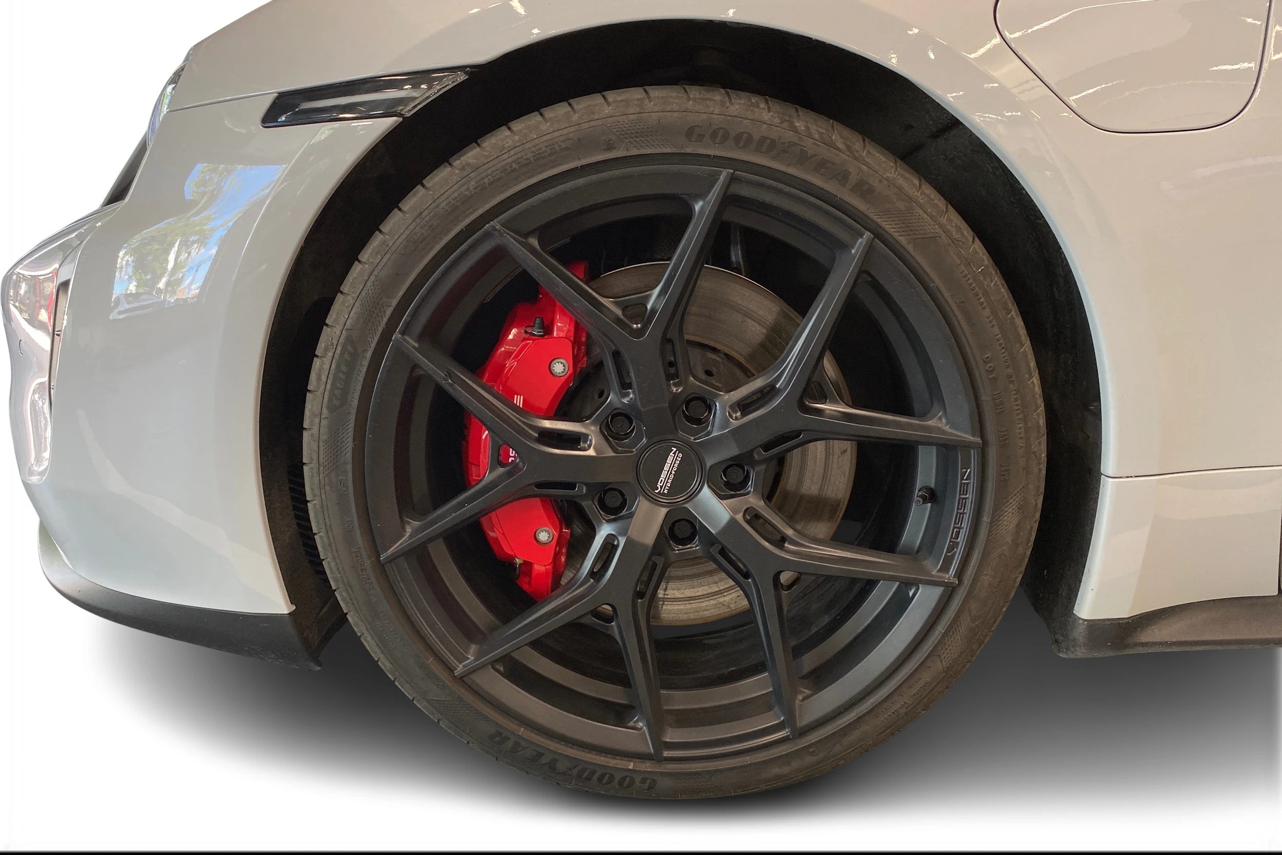 harmaa Porsche Taycan 2022 kuva 9.