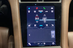 harmaa Porsche Taycan 2022 kuva 15.