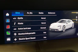 harmaa Porsche Taycan 2022 kuva 18.