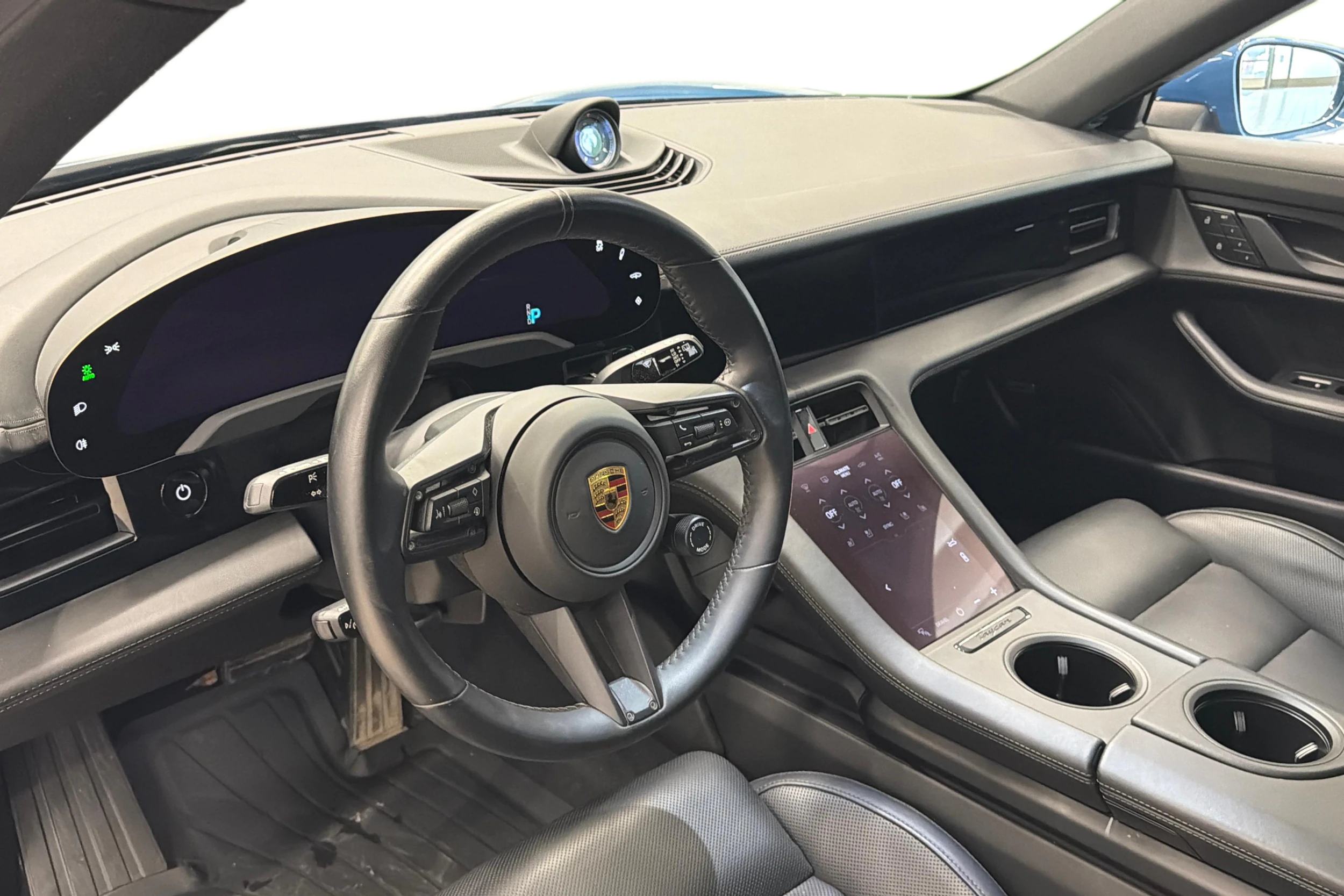 Sininen Porsche Taycan 2022 kuva 6.