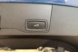 Sininen Porsche Taycan 2022 kuva 12.