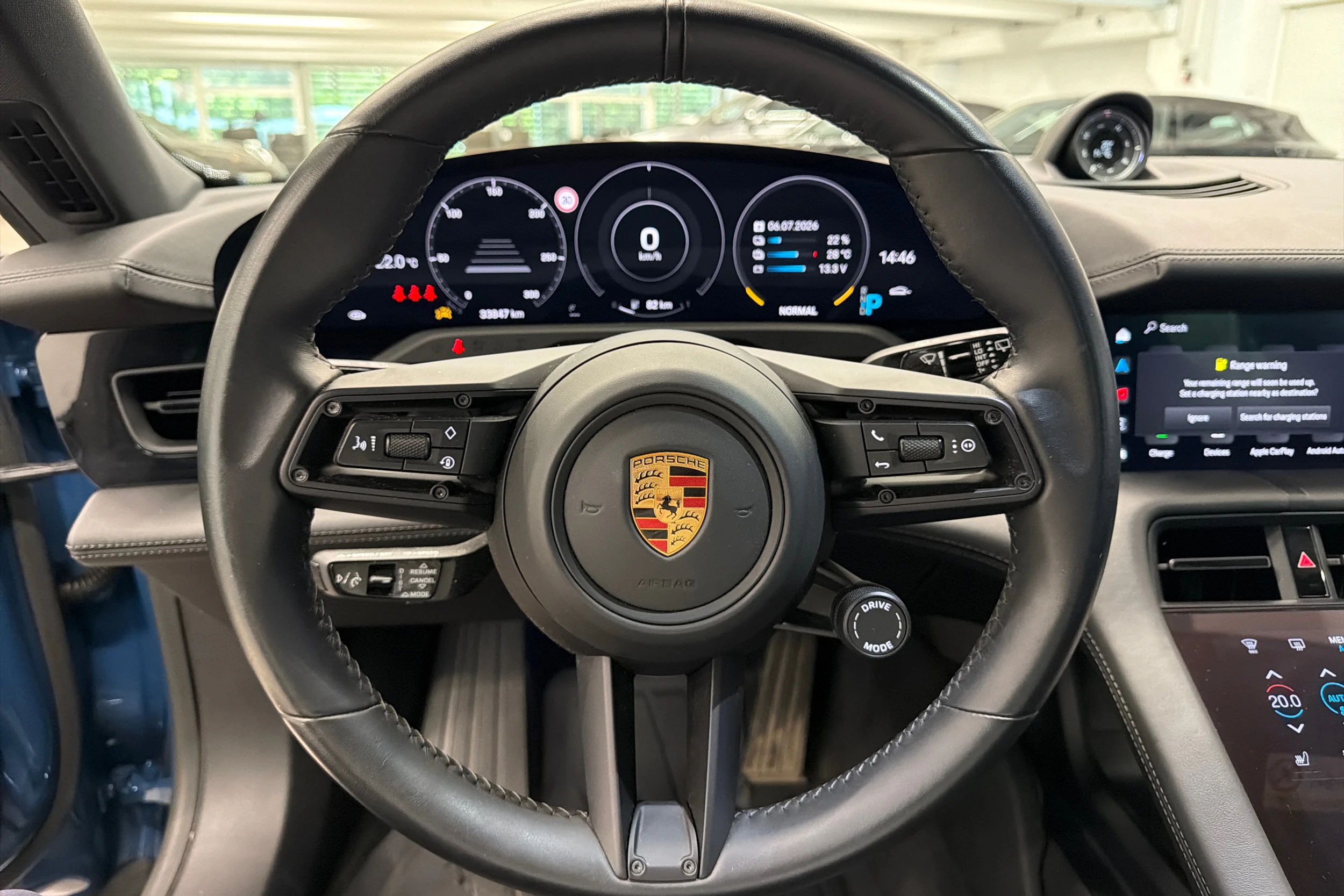 Sininen Porsche Taycan 2022 kuva 16.