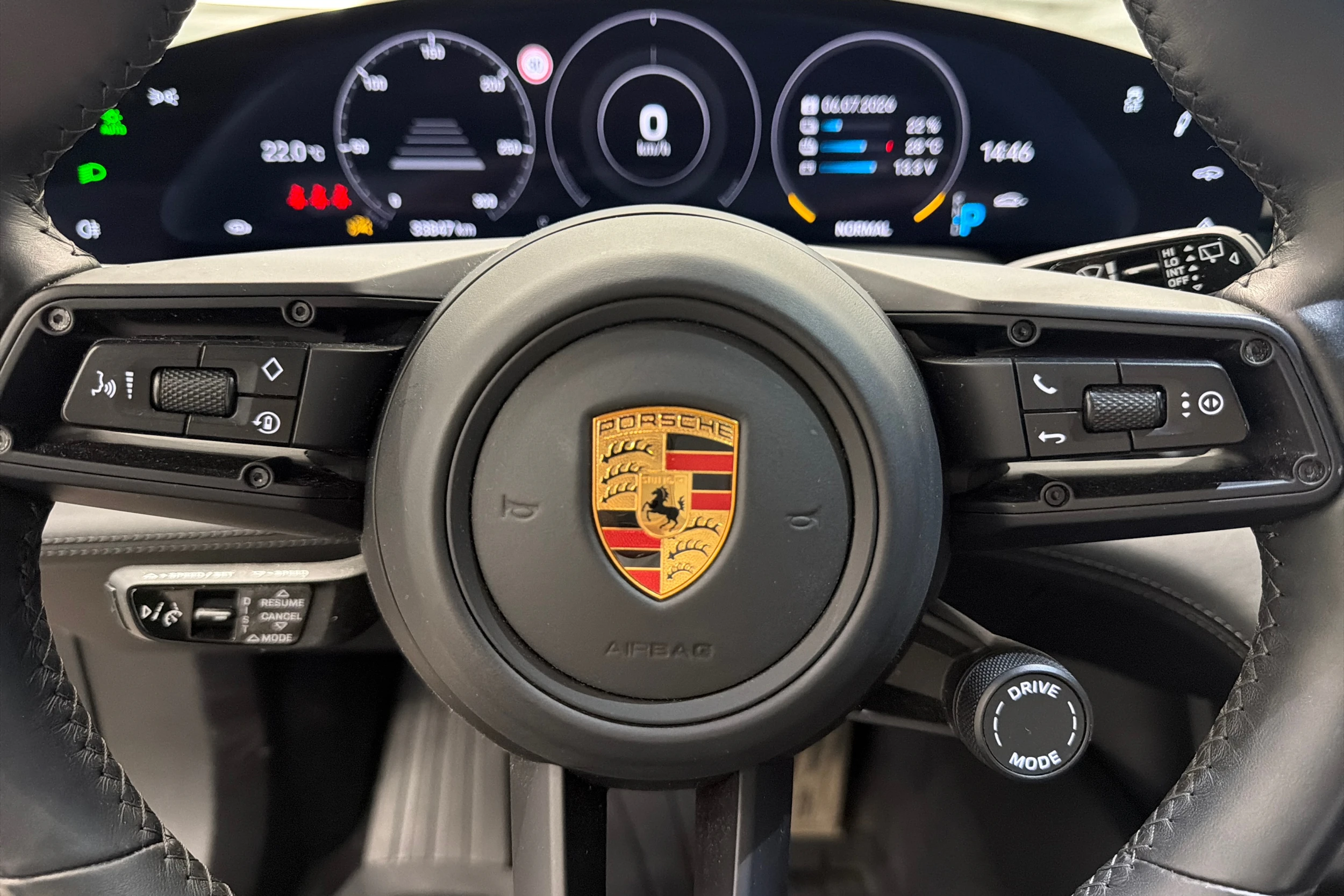 Sininen Porsche Taycan 2022 kuva 17.
