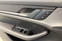 Sininen Porsche Taycan 2022 kuva 27.