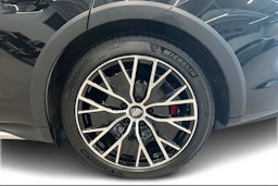 musta Porsche Taycan 2022 kuva 8.