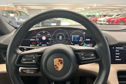 musta Porsche Taycan 2022 kuva 11.