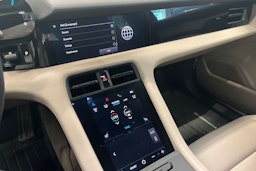 musta Porsche Taycan 2022 kuva 12.