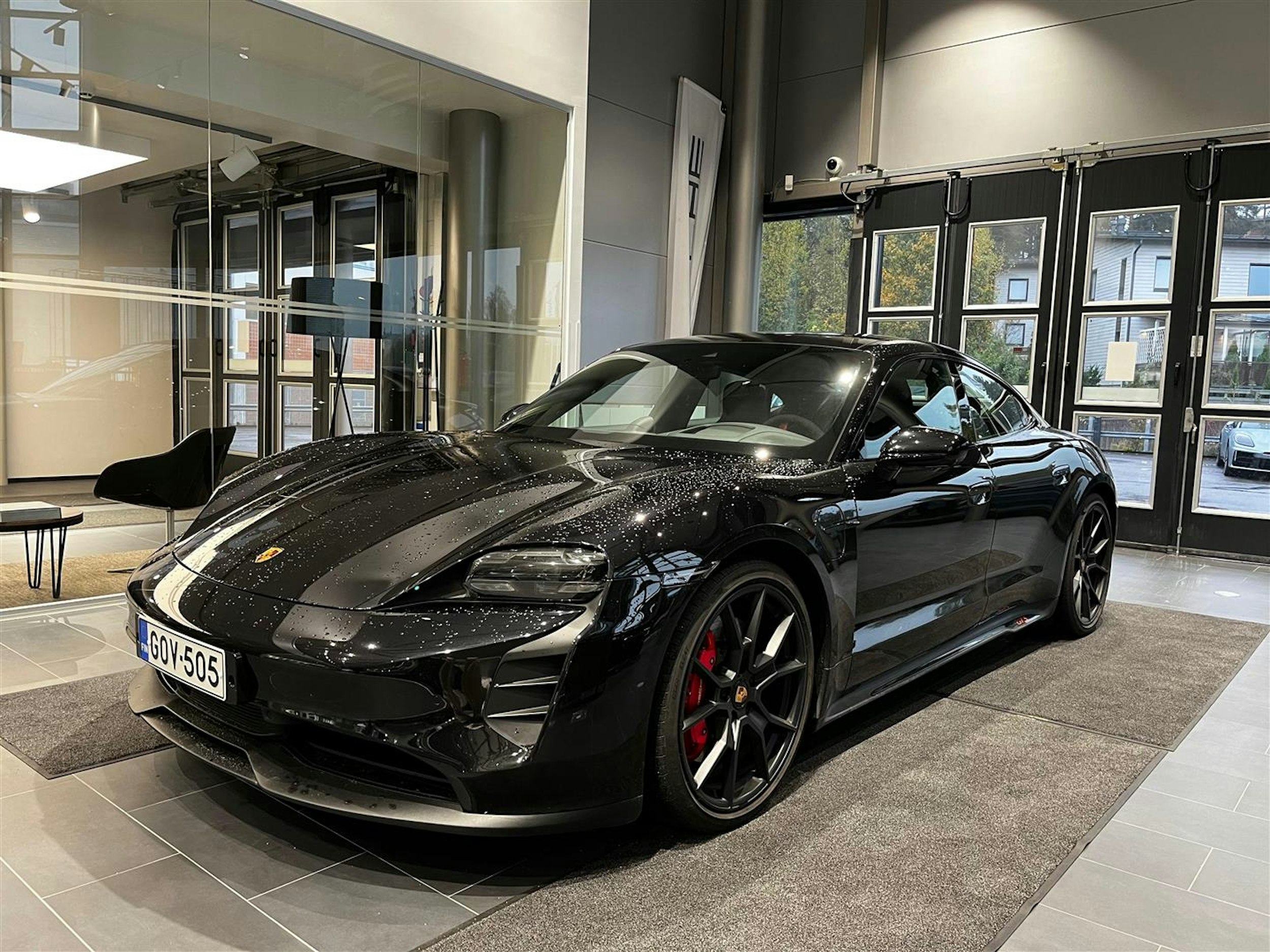Musta Porsche Taycan 2022 kuva 1.