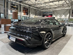 Musta Porsche Taycan 2022 kuva 2.