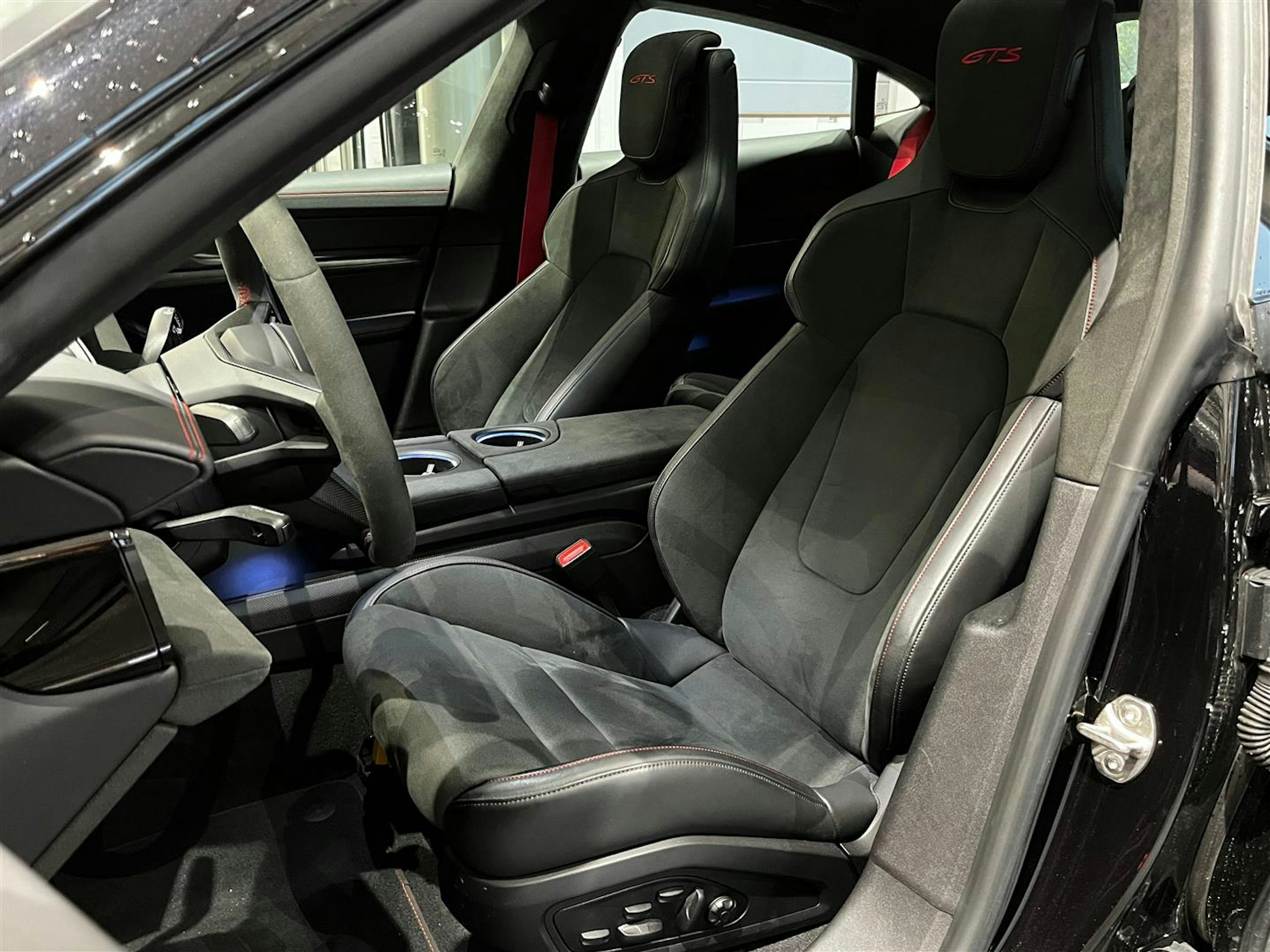 Musta Porsche Taycan 2022 kuva 3.