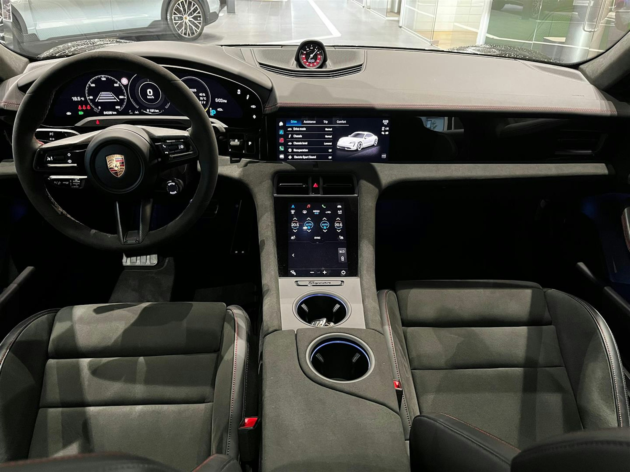 Musta Porsche Taycan 2022 kuva 4.