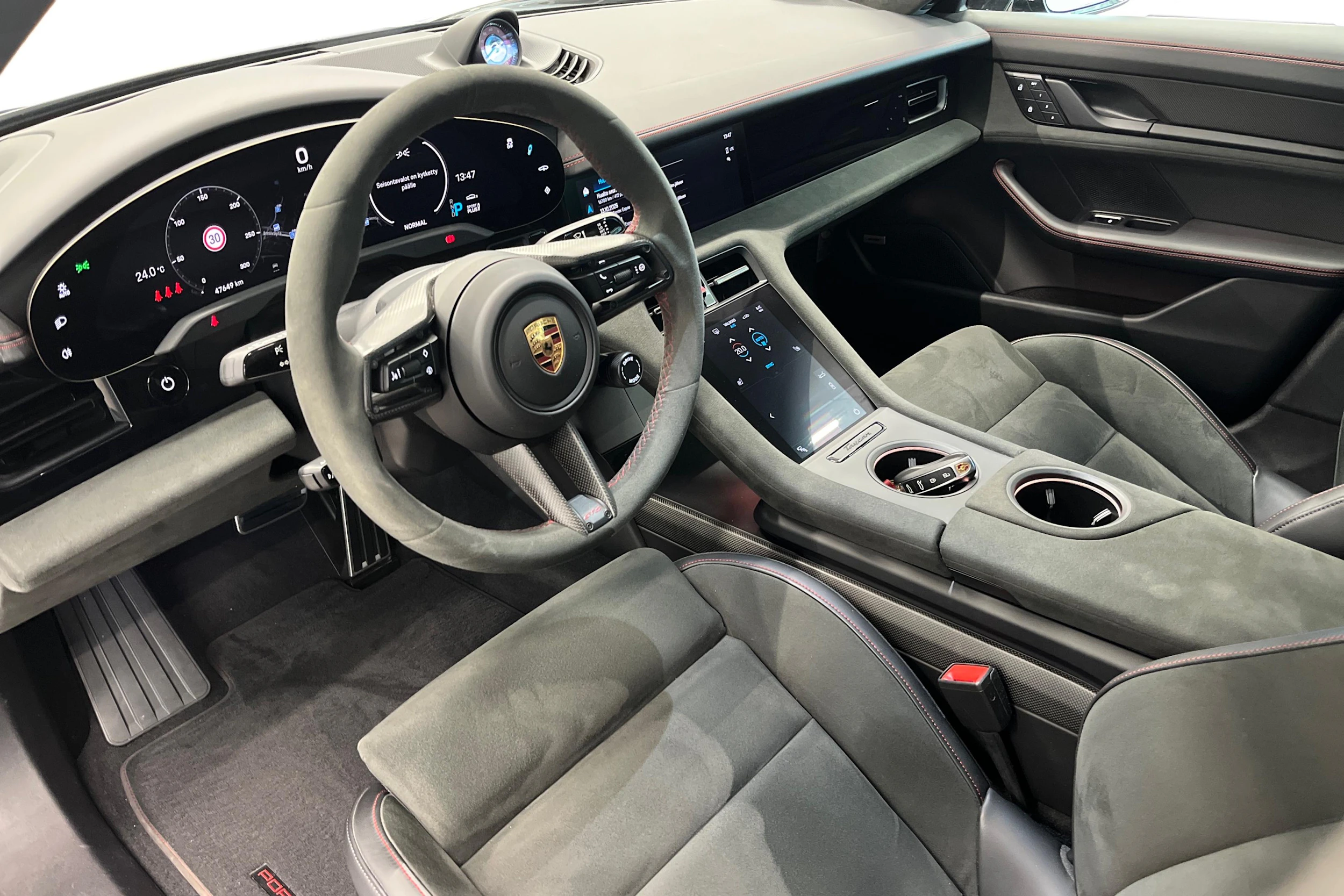 Musta Porsche Taycan 2022 kuva 6.