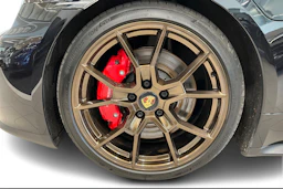 Musta Porsche Taycan 2022 kuva 9.