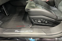 Musta Porsche Taycan 2022 kuva 12.