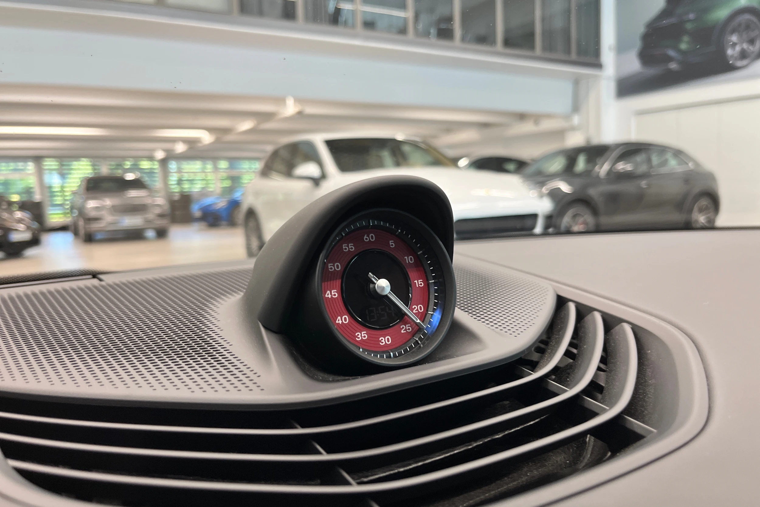 Musta Porsche Taycan 2022 kuva 18.