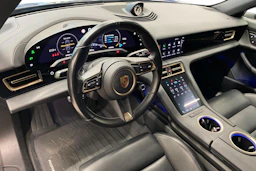 Sininen Porsche Taycan 2022 kuva 6.