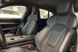 Sininen Porsche Taycan 2022 kuva 13.
