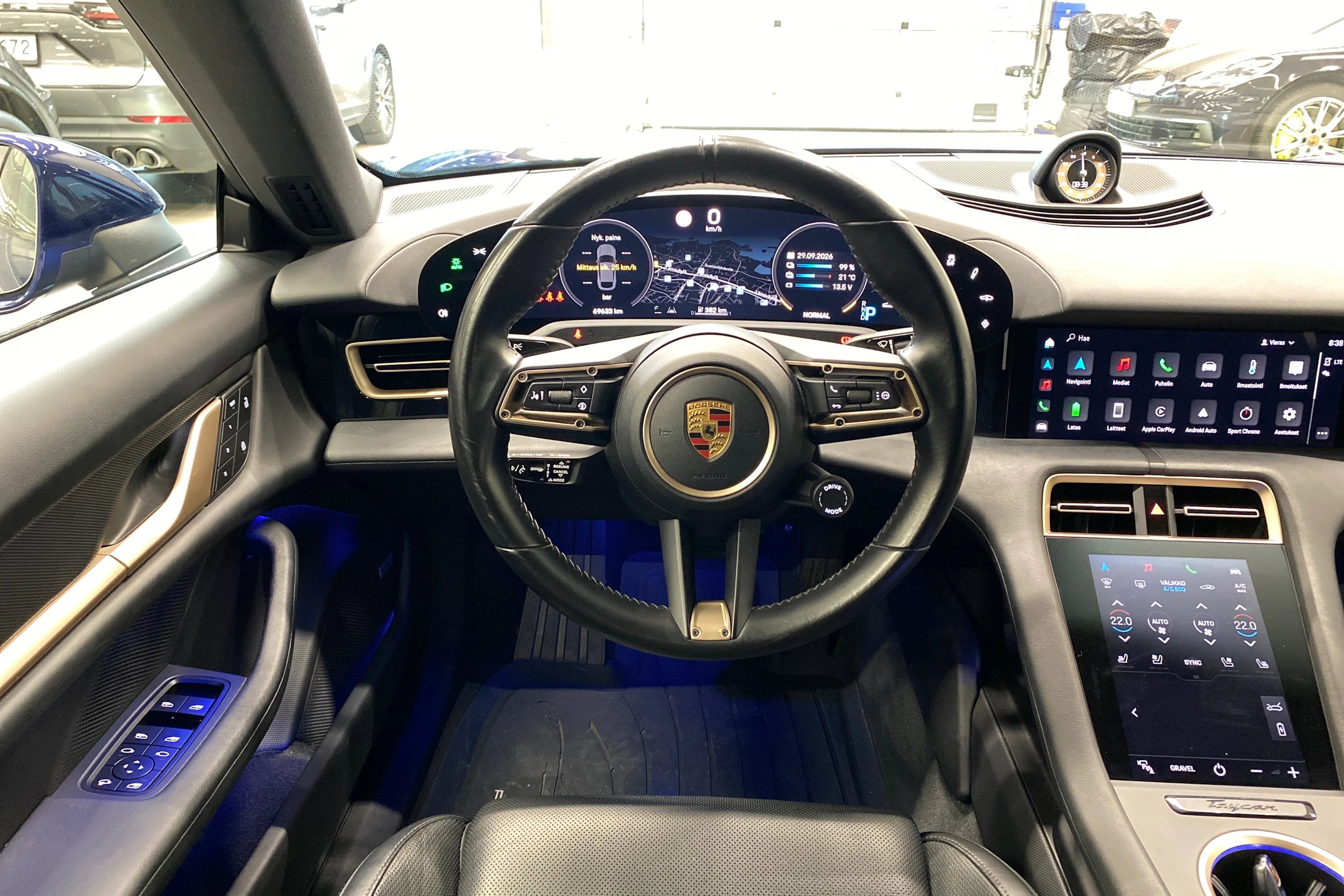 Sininen Porsche Taycan 2022 kuva 14.