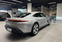 hopea Porsche Taycan 2022 kuva 11.
