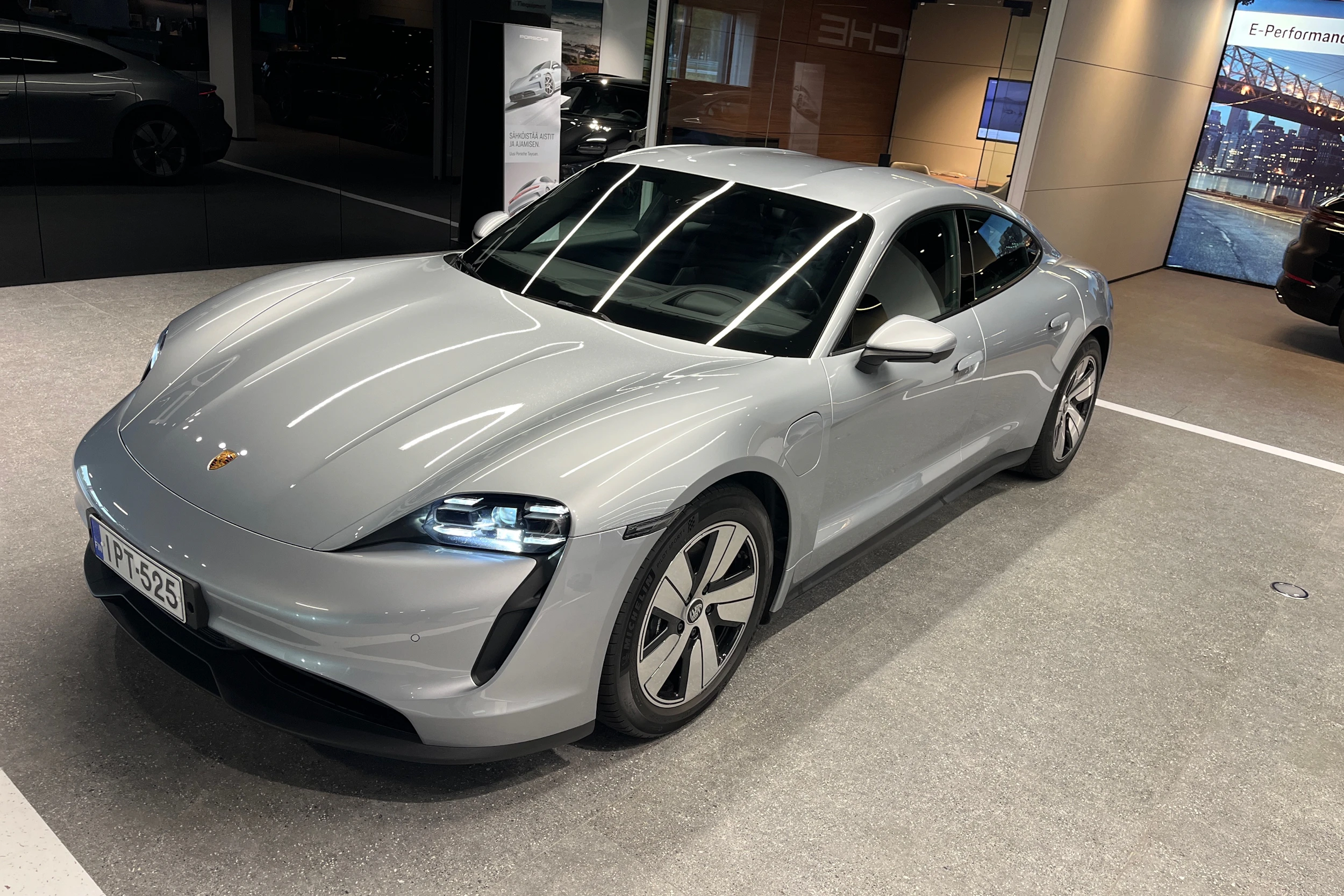 hopea Porsche Taycan 2022 kuva 12.