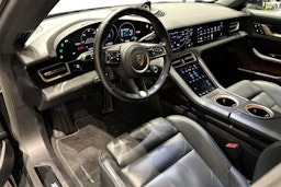 Harmaa Porsche Taycan 2022 kuva 6.