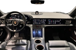 Harmaa Porsche Taycan 2022 kuva 7.