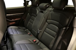 Harmaa Porsche Taycan 2022 kuva 8.