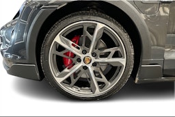 Harmaa Porsche Taycan 2022 kuva 9.