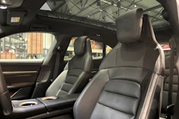 Harmaa Porsche Taycan 2022 kuva 11.