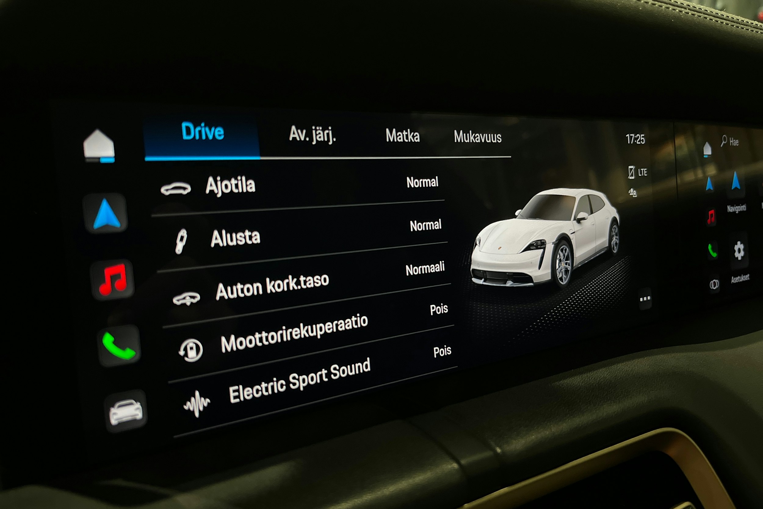 Harmaa Porsche Taycan 2022 kuva 17.