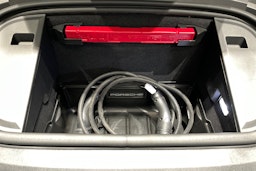 Harmaa Porsche Taycan 2022 kuva 20.