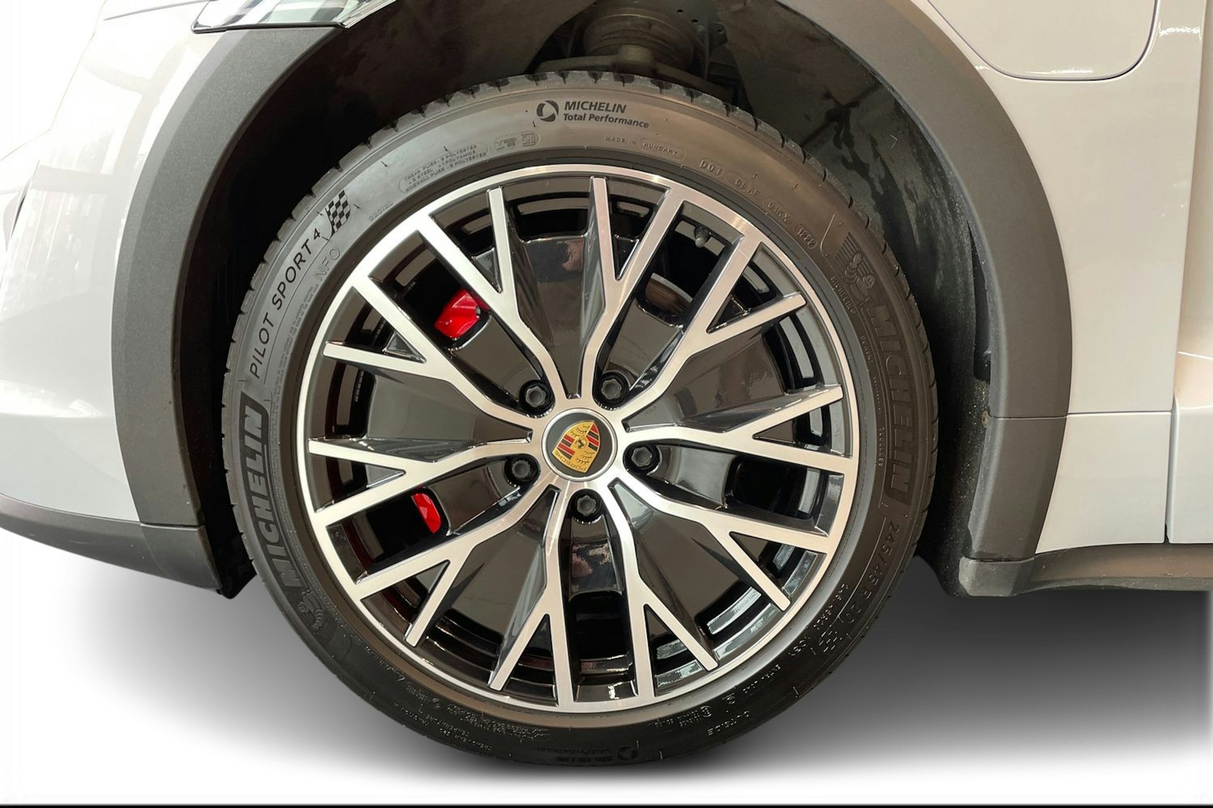 harmaa Porsche Taycan 2022 kuva 9.